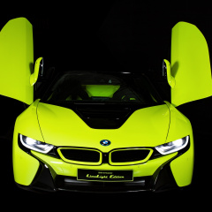 BMW Italia и Alcantara SpA создали роскошный экстерьер и интерьер родстеру BMW i8