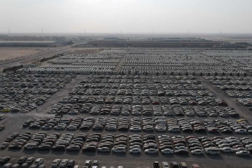 Гигантская свалка в Дубае переполнена высококлассными автомобилями BMW Ретро Все ретро модели