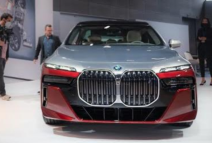 Видеообзор: новая 7-я серия — самый продвинутый BMW из когда-либо созданных BMW BMW i i4