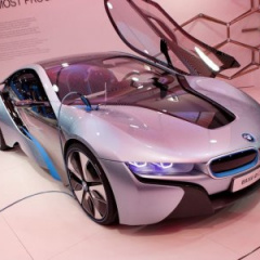 Цена гибридного спорткара BMW i8 – более 100 тыс. евро