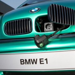 Электрокары BMW празднуют сорокалетие