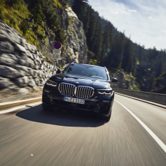 BMW объявила о выходе на рынок совершенно нового BMW X5 xDrive45e