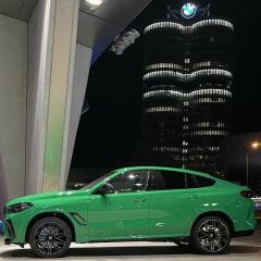BMW X6 M Competition 2022 в блестящем зеленом цвете Signal Green