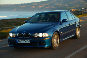 BMW M5 E39 - лучший седан по мнению Piston Heads за последние 25 лет