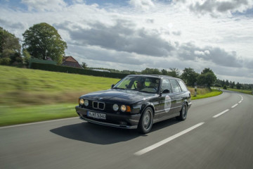 Редкий BMW E34 M5 Touring преодолевает Нюрбургринг