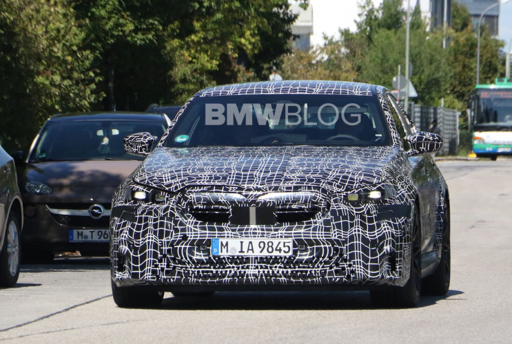 Новый BMW M5 лишится традиционного переключателя передач BMW 5 серия G90