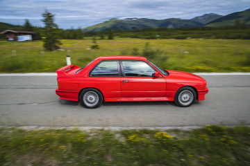 На аукцион выставлен экземпляр E30 BMW M3 Cecotto Edition 1989 года