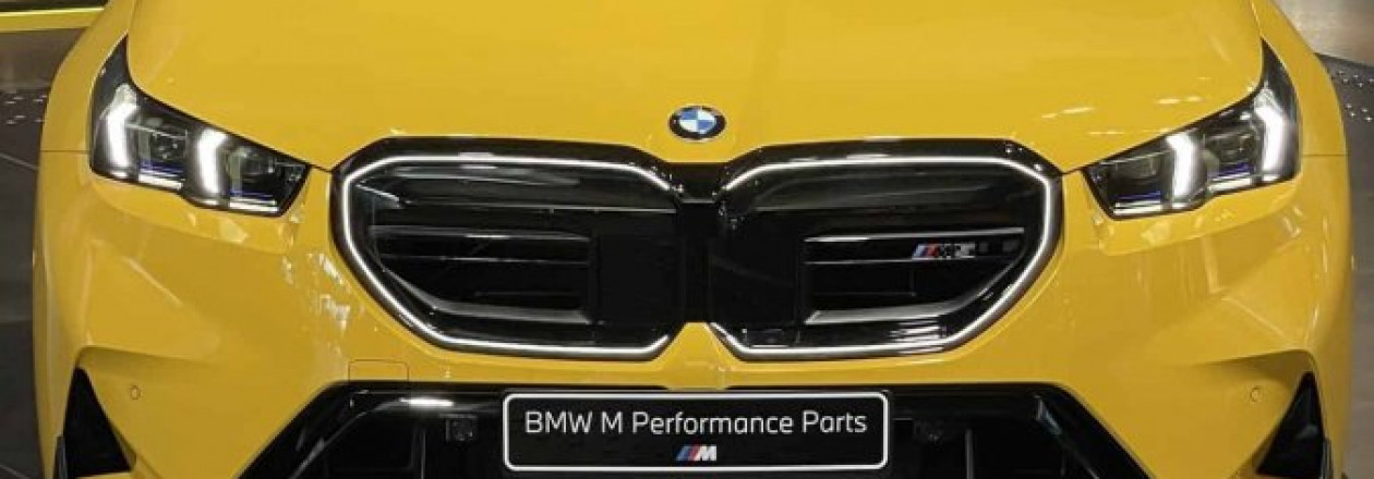 Новый BMW M5 с деталями M Performance на выставке Welt