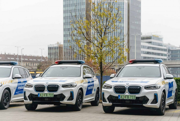 Венгерская полиция получила 10 электрических кроссоверов BMW iX3 BMW BMW i Все BMW i