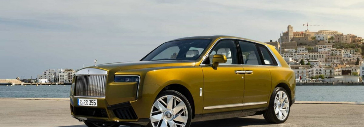 Обновленный Rolls-Royce Cullinan покоряет солнечную Ибицу