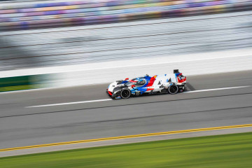 BMW M Hybrid V8 возглавляет тестовые заезды Rolex 24 в Дайтоне