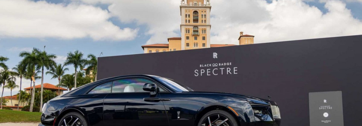 Rolls-Royce Black Badge Spectre дебютировал в США